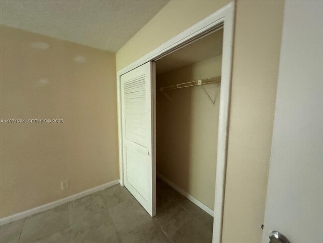 Building Photo - 6521 Racquet Club Dr