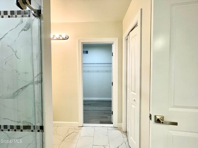 Building Photo - 11 Poplar Dr