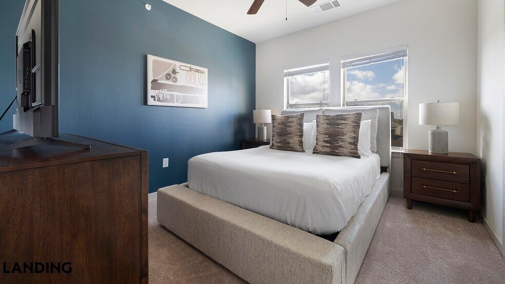 Building Photo - 2825 Main St