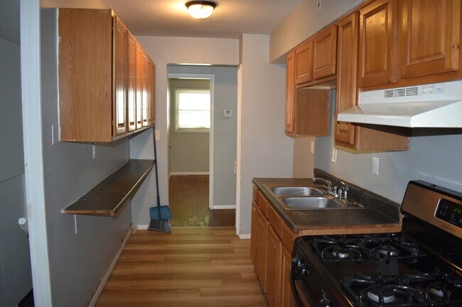 Building Photo - 324 Cameron Rd