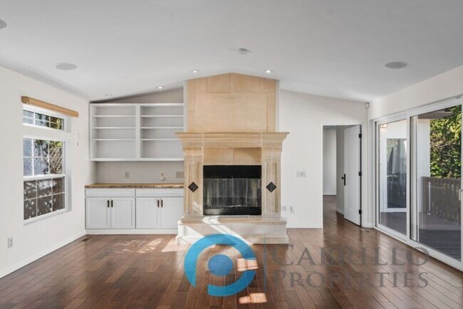 Building Photo - 7940 La Jolla Shores Dr