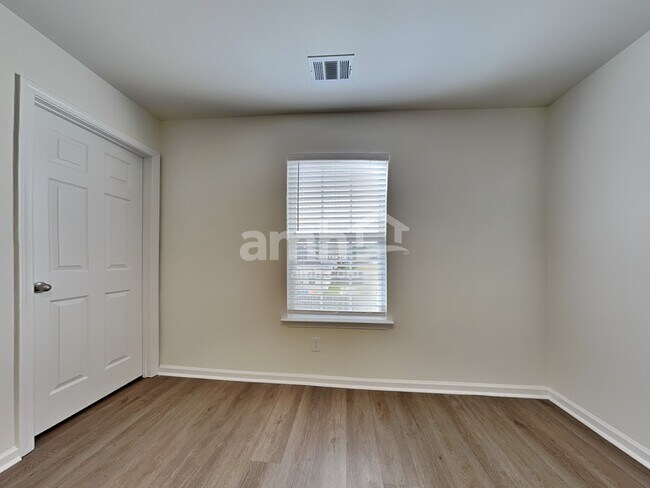 Building Photo - 312 Windmill Dr