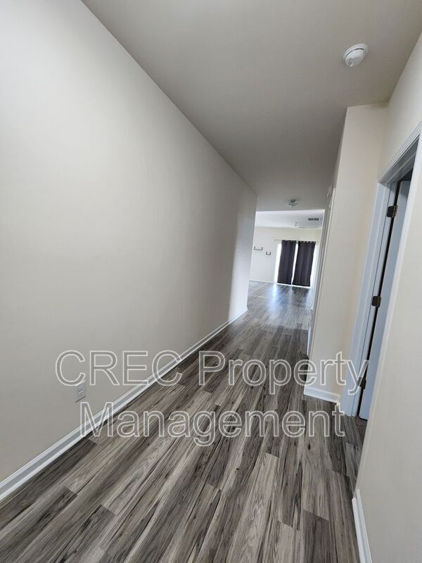 Building Photo - 260 Hyrne Dr