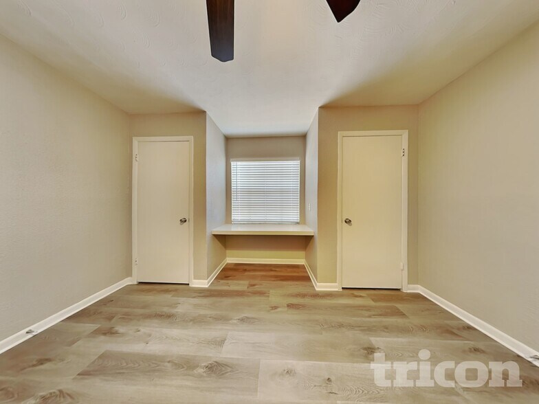 Building Photo - 806 Bills Cir