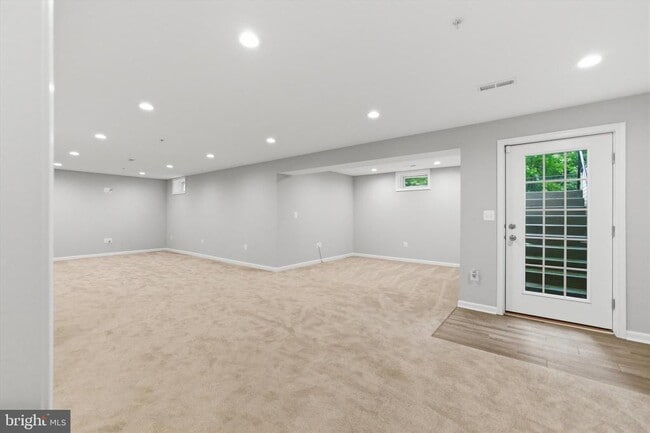 Building Photo - 7585 Holly Ridge Dr