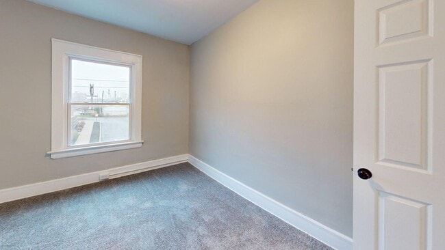 Building Photo - Edgewater Neighborhood - 3 bedroom - 2 Bat...