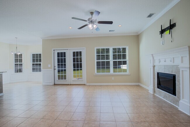 Building Photo - 678 Red Oak Ln