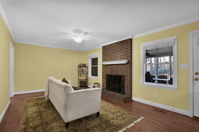 Building Photo - Huntington Park Home