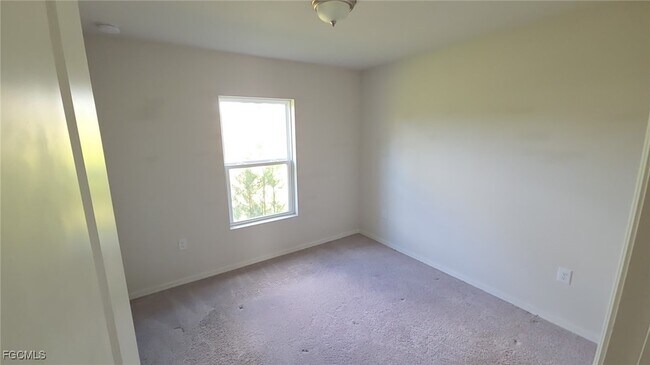 Building Photo - 354 Western Ave S