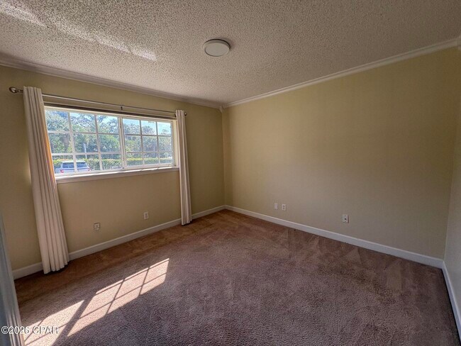 Building Photo - 2100 W Beach Dr