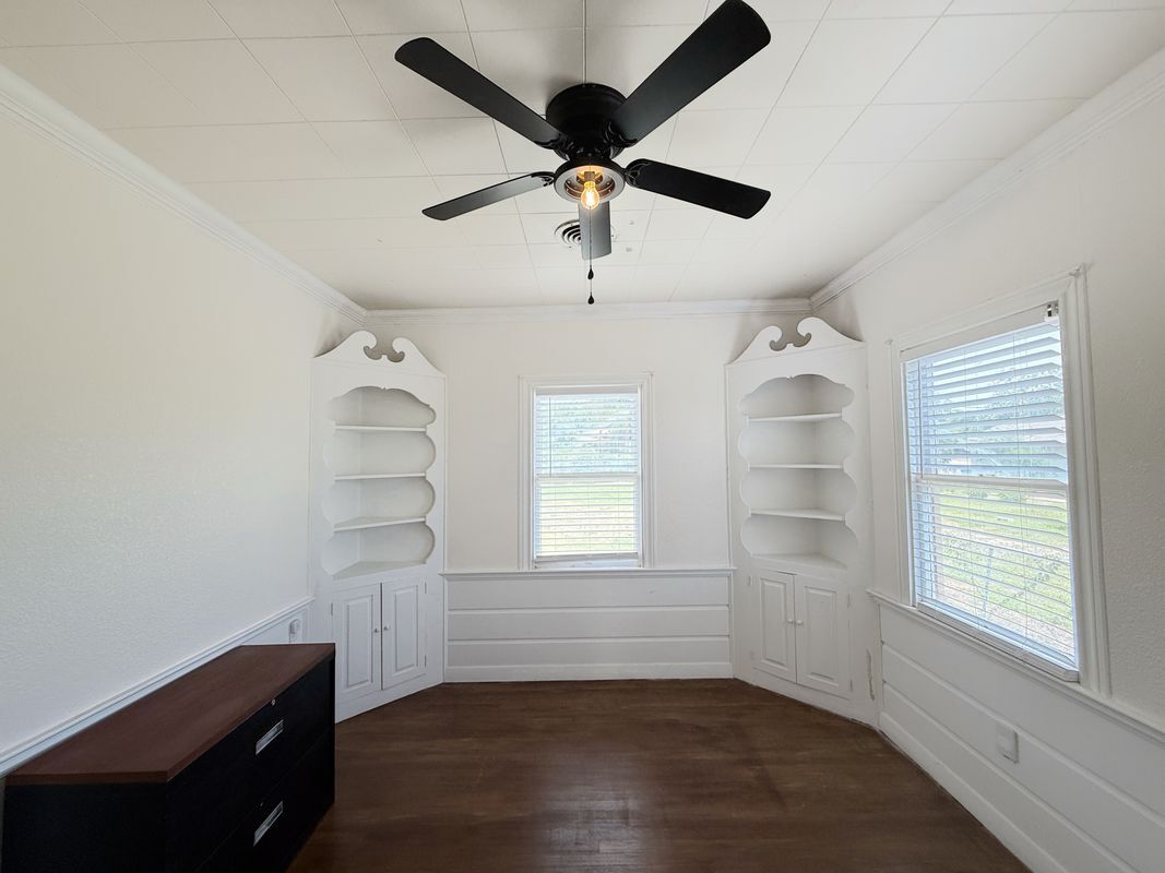 Building Photo - 1214 Sutton Dr