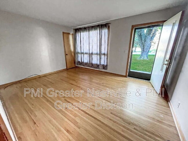 Building Photo - 320 Mockingbird Ln