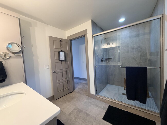 Building Photo - Gorgeous and Quiet 3 Bed 2.5 Bath Home in Railway Lofts & Cottages With Gallatin River Access!! M...