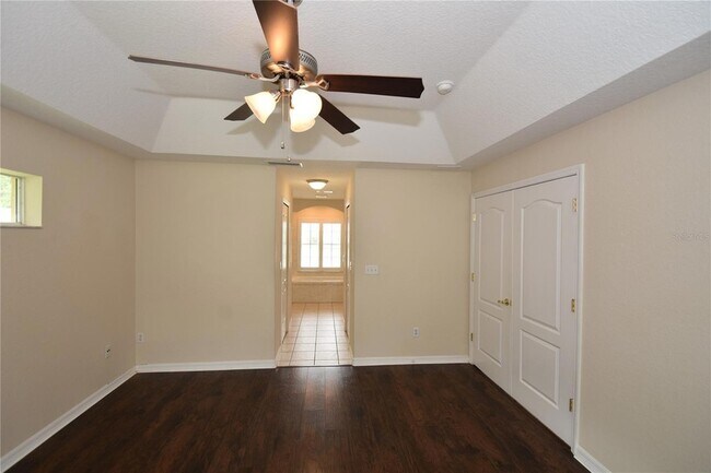 Building Photo - 11 Zenith Ct