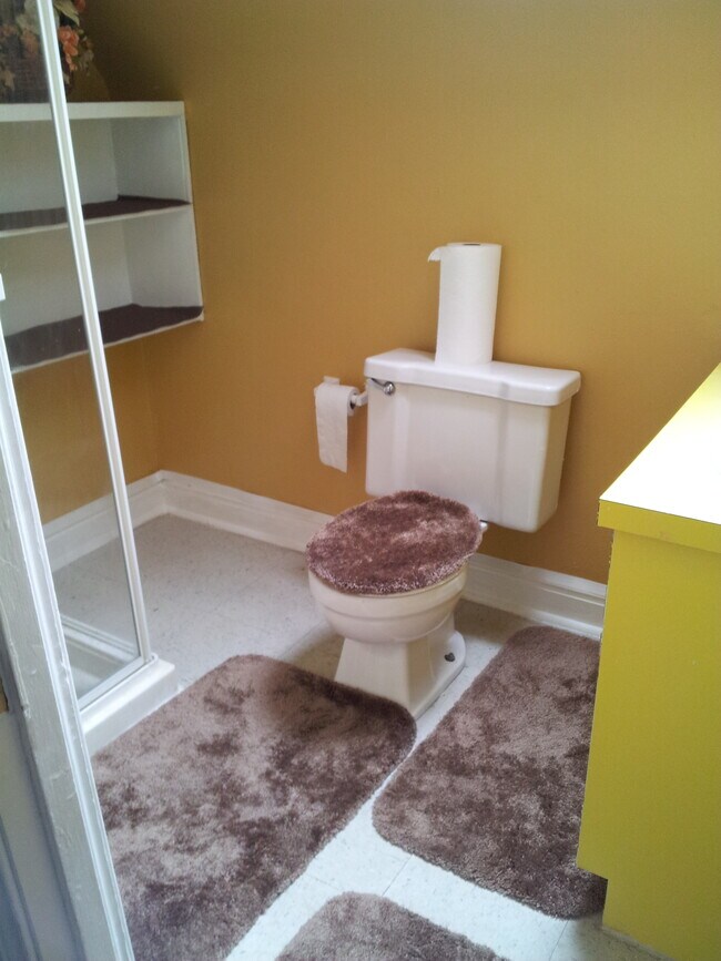 Half Bath - 1413 Darby Rd