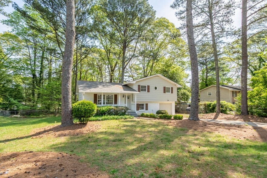 Building Photo - 6310 Thornhedge Dr