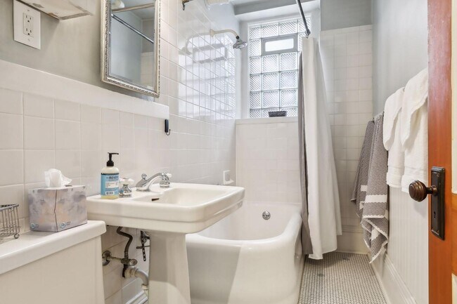 Building Photo - 3006 W 44th St