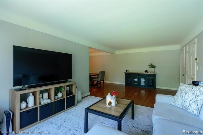 Building Photo - 487 N Eton St