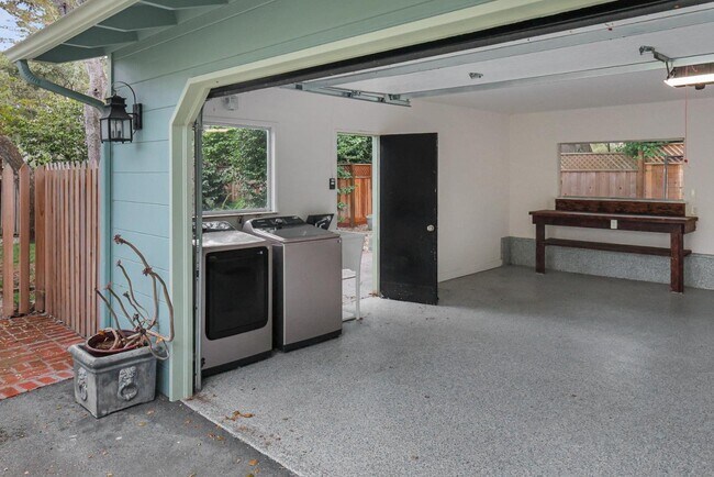 Building Photo - 1087 Lariat Ln