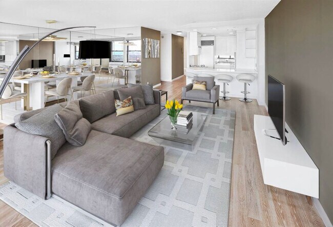 Primary Photo - 7004 Boulevard E