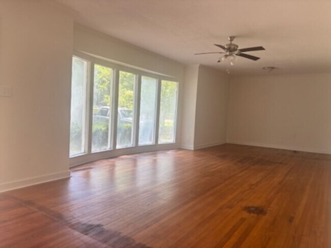 Building Photo - 3147 Shirley Dr