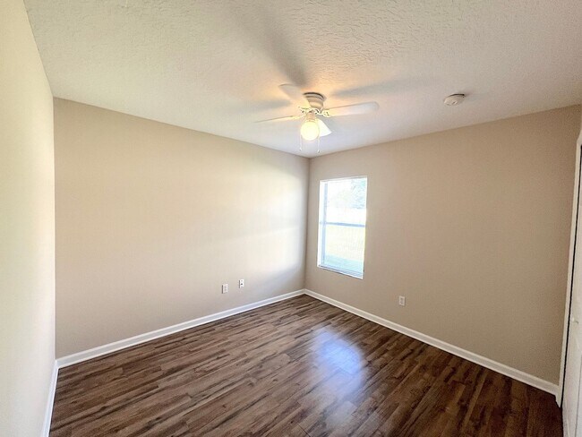 Building Photo - 41 Eton Ln