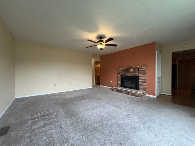 Building Photo - 1345 SE Madison St