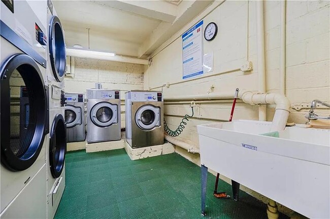 Building Photo - 6665 Colonial Rd