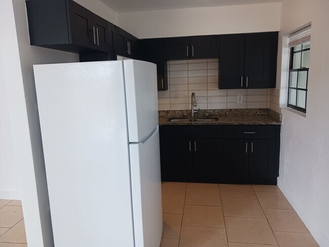 Building Photo - 3 Bed Home for Rent!