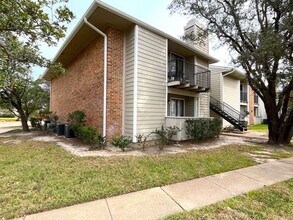 Building Photo - SUBLEASE AVAILABLE JULY  Spacious One Bedroom Condo Close to Campus On the Bus Route