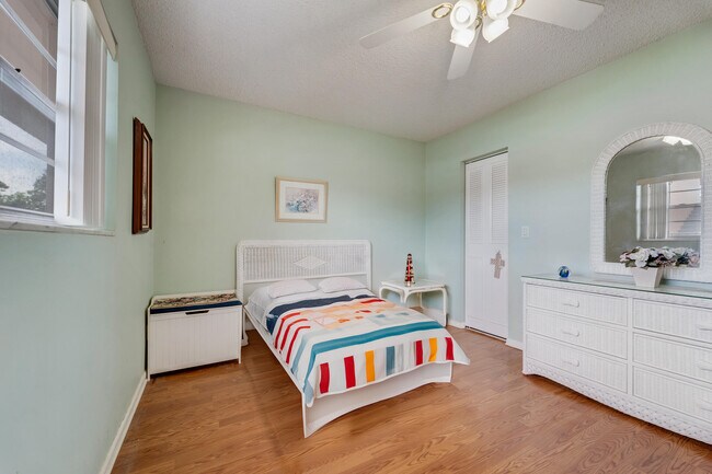 Building Photo - 18081 SE Country Club Dr