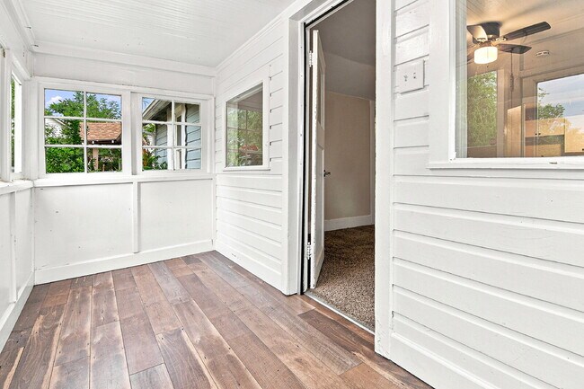 Building Photo - $1,595.95 with $250 Cleaning Voucher, 1 Bed - 1 Bath, Single Family Home in Aurora with Private a...
