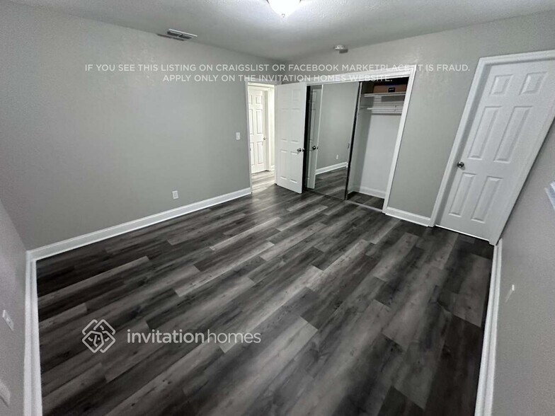 Building Photo - 909 Skyview Dr