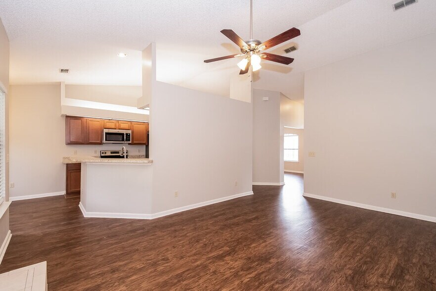 Building Photo - 3413 Deerfield Pointe Dr