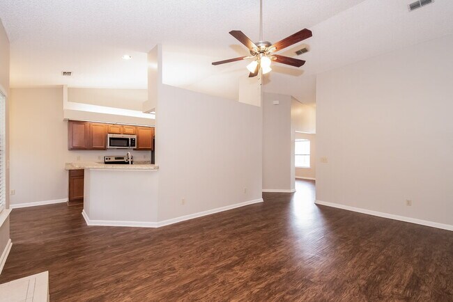 Building Photo - 3413 Deerfield Pointe Dr