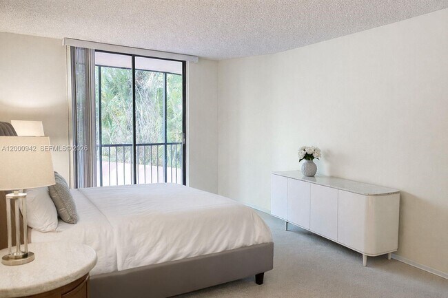 Building Photo - 3800 N Hills Dr