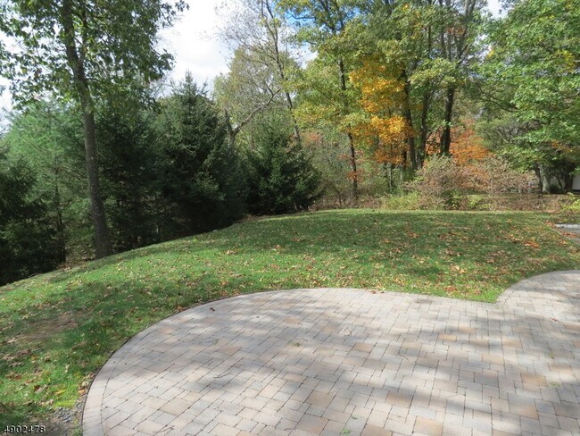 Building Photo - 22 Riverview Dr