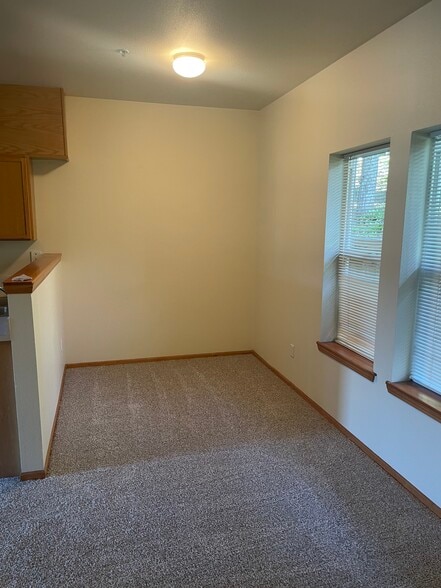 Building Photo - 303 Elwood Ct