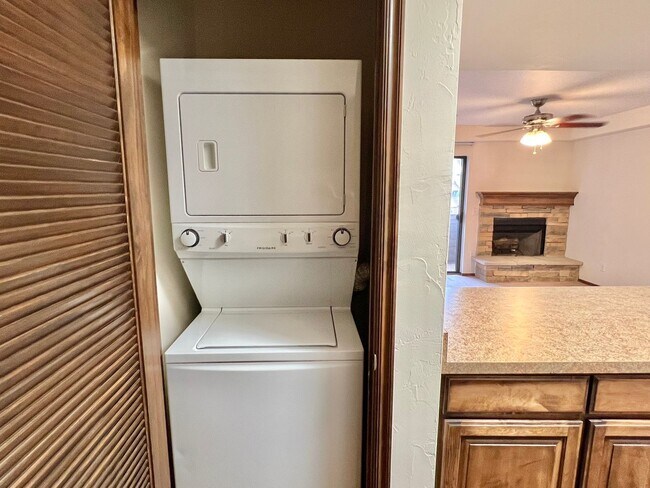 Building Photo - ?Cute Upstairs Condo Near Quail Springs Ma...