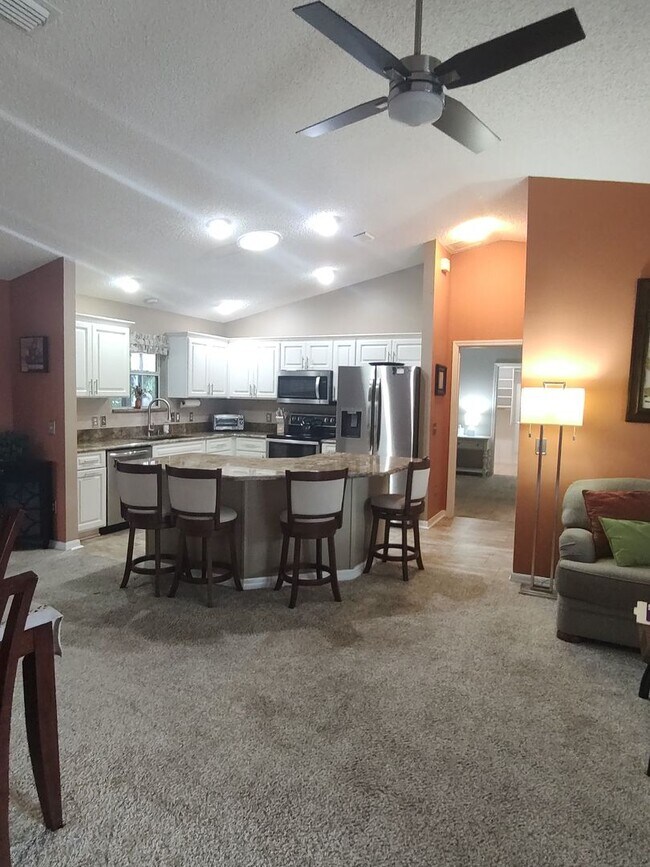 Building Photo - Furnish Single Family Home in The Villages