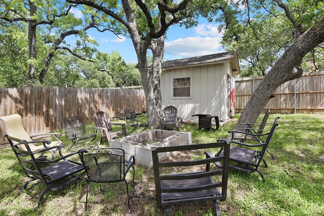 Building Photo - 1406 Angelina Cir