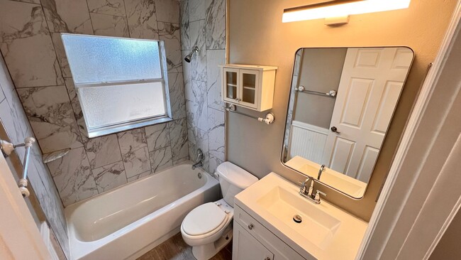 Building Photo - BEAUTIFUL 3 Bedroom 2 Bathroom home in Apopka