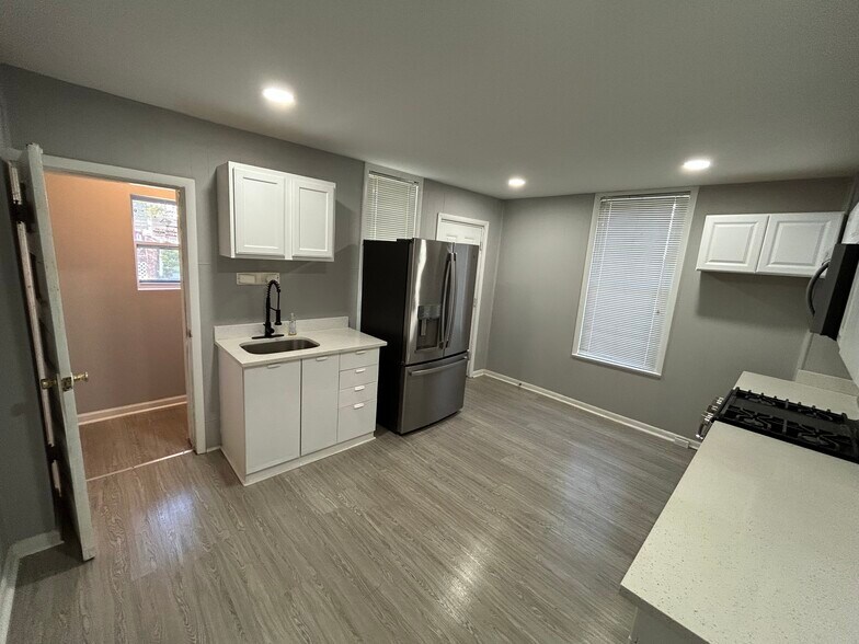 Building Photo - 516 Woodbourne Ave