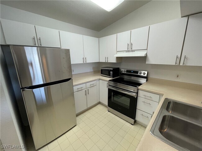 Primary Photo - 8234 Key Royal Cir