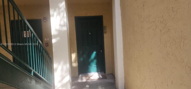 Building Photo - 755 Riverside Dr