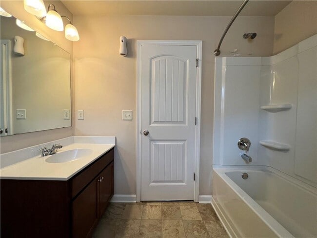 Building Photo - 3550 Golden Gate Ln