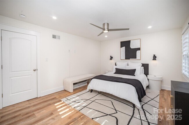 Building Photo - 4611 Hedgemore Dr