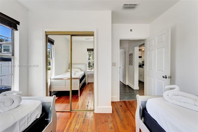 Building Photo - 107 Stirling Rd