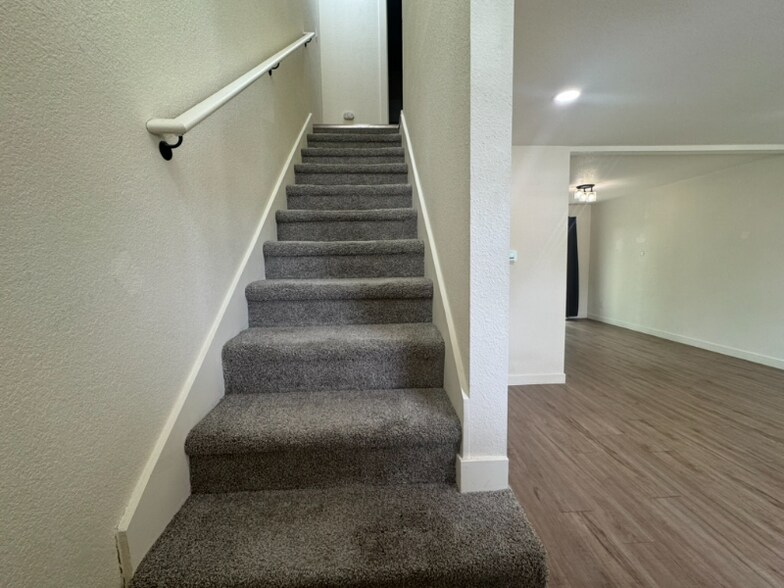 Building Photo - 1624 Banyan Dr