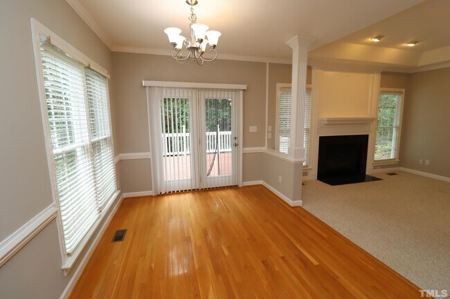 Building Photo - 100 Pebble Ridge Farms Ct